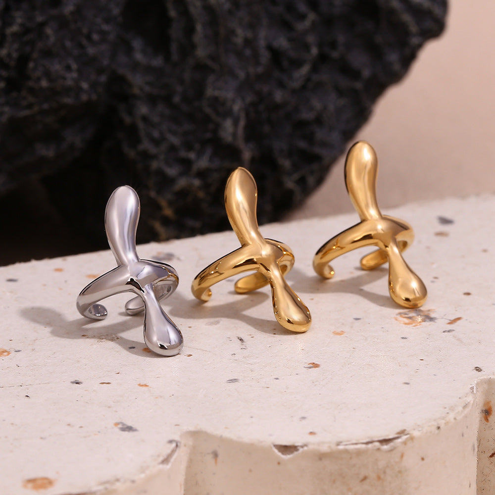 Cross earcuff