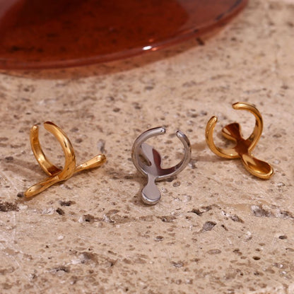 Cross earcuff