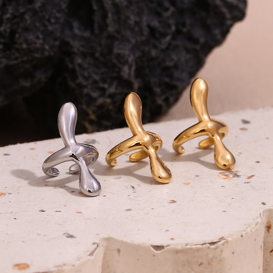 Cross earcuff