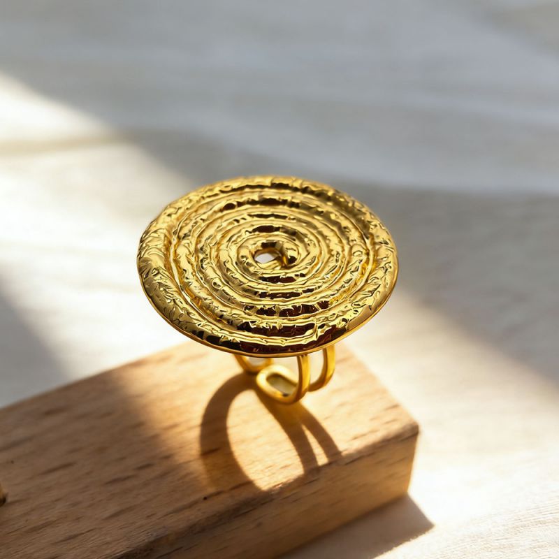 Isis ring
