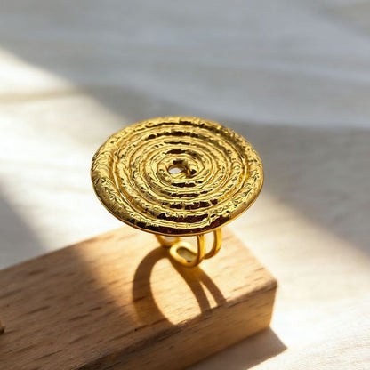 Isis ring