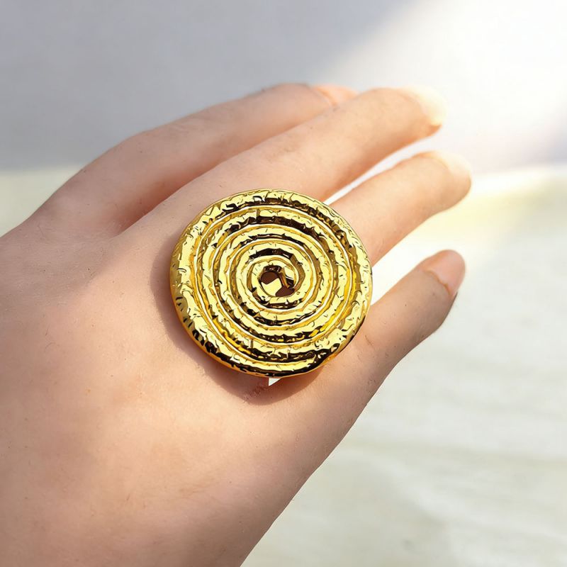 Isis ring
