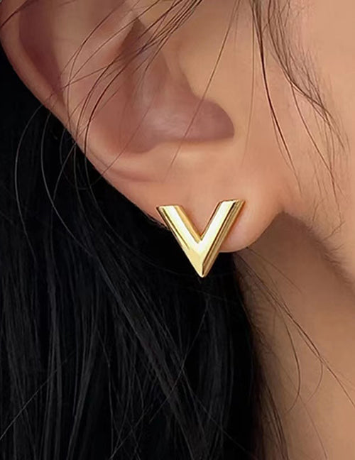 V studs